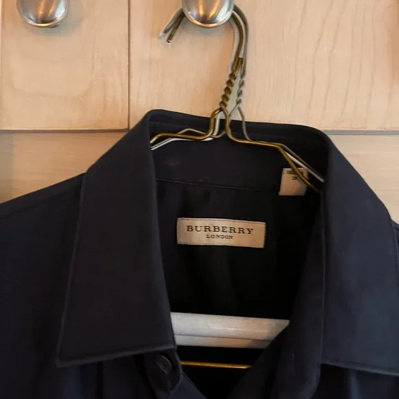 Men's dark navy blue Dress Shirt. Dark mother of pearl buttons. BURBERRY London. - Picture 3 of 17